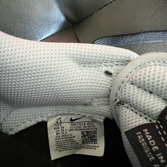 !!SOLD!! Nike Dunk Animal Pack- Zebra - Picture 9 of 10